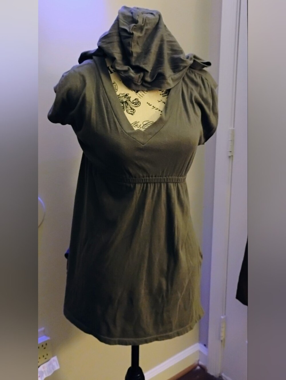 Designers Originals Gray V-Neck Short Sleeve Top